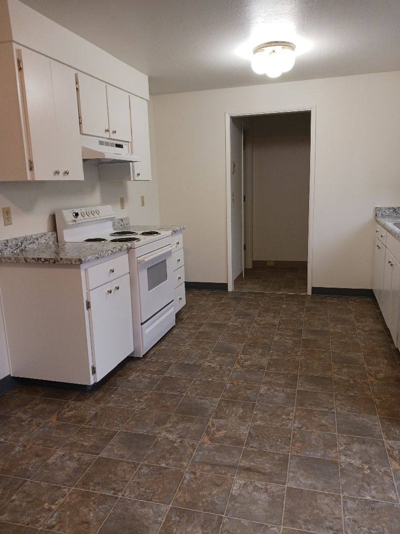 Apartment for rent at 611 W 13th St, Medford, OR 97501