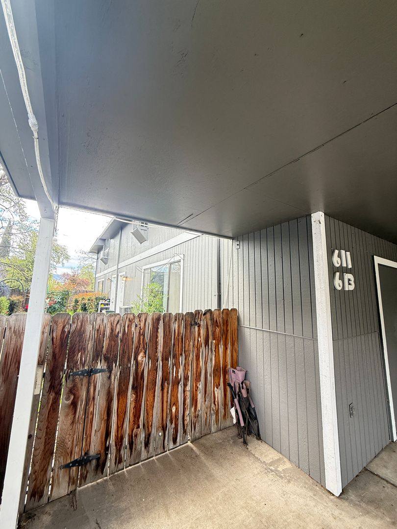 Apartment for rent at 611 W 13th St, Medford, OR 97501