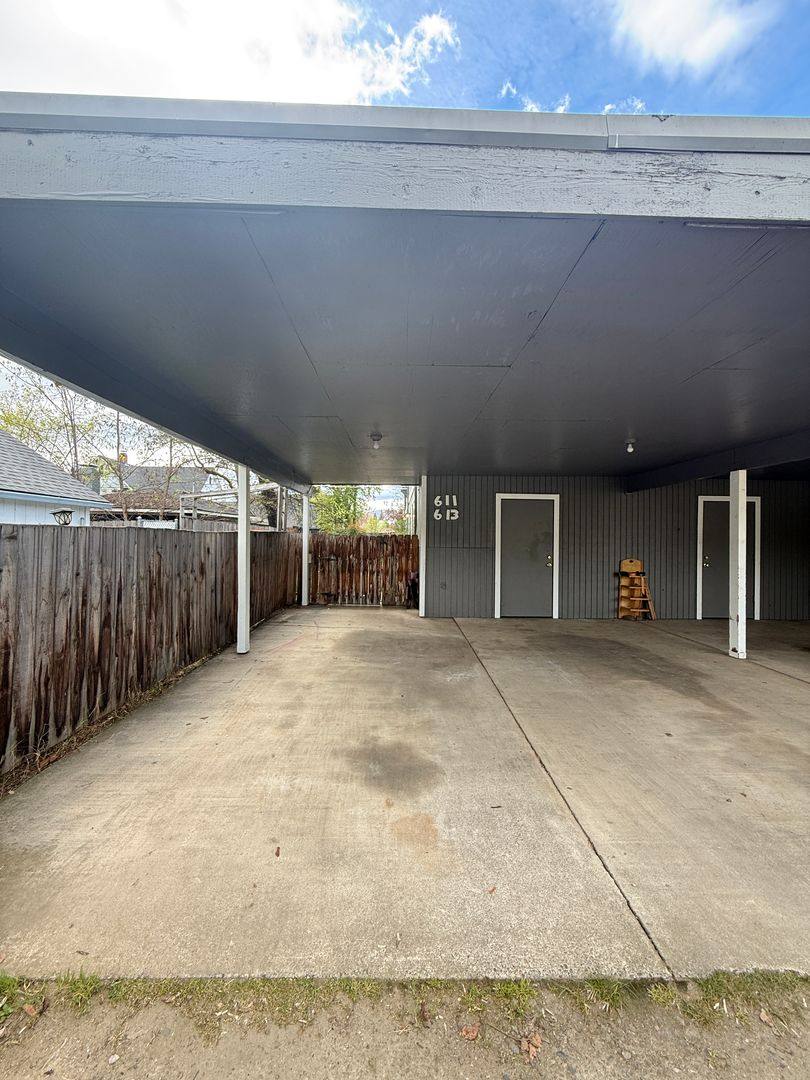 Apartment for rent at 611 W 13th St, Medford, OR 97501