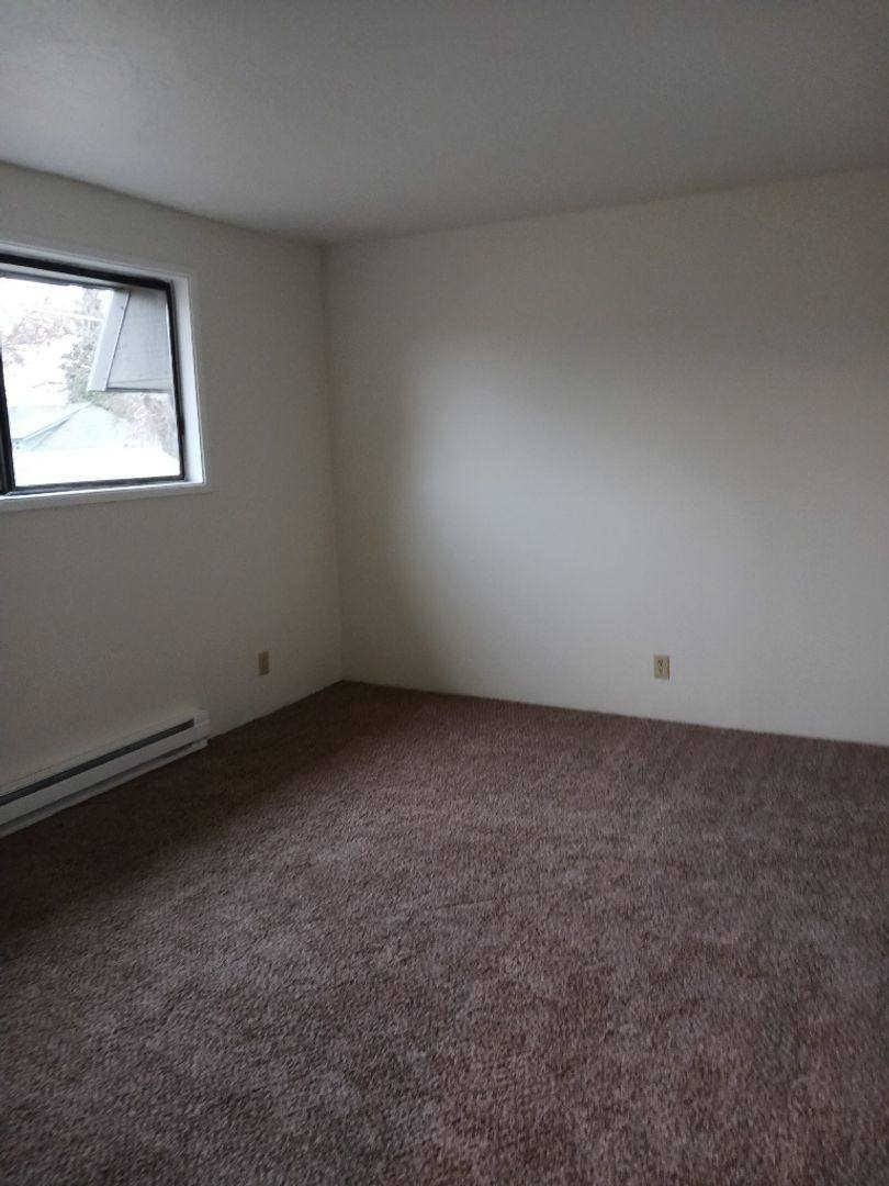 Apartment for rent at 611 W 13th St, Medford, OR 97501
