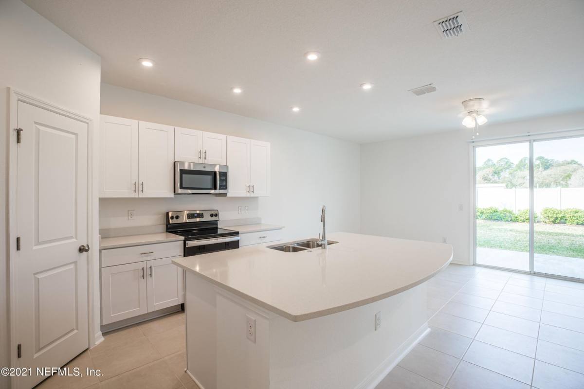 Townhouse for rent at 13112 Annies Walk Dr, Jacksonville, FL 32218