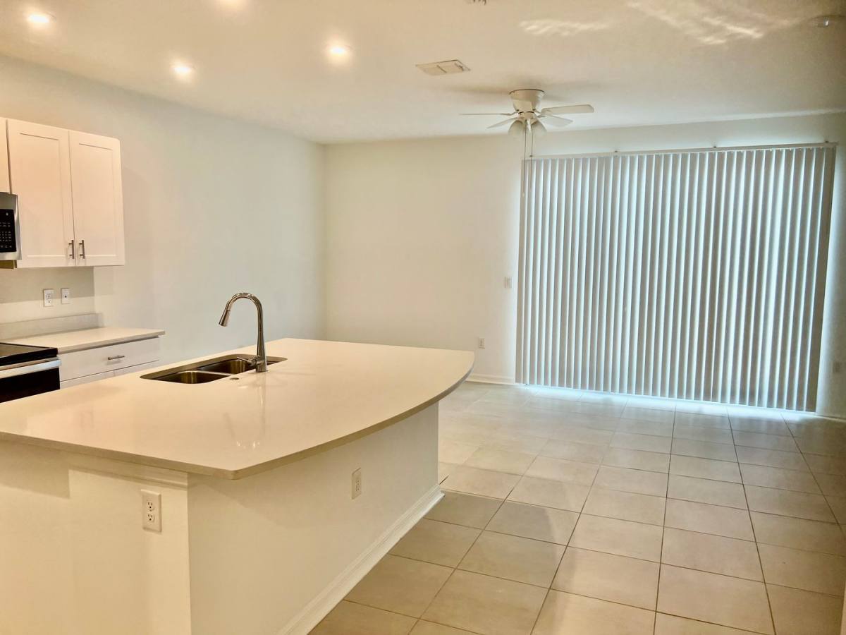 Townhouse for rent at 13112 Annies Walk Dr, Jacksonville, FL 32218