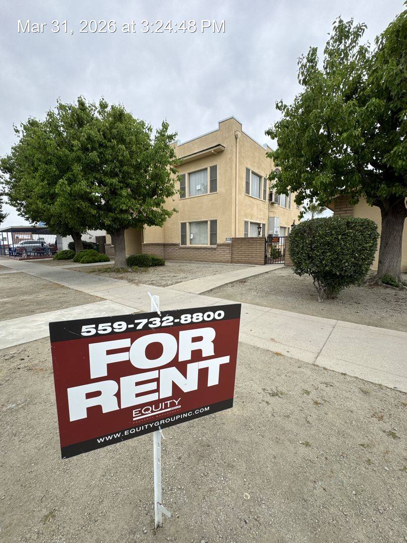 1124 E St, Reedley, CA 93654