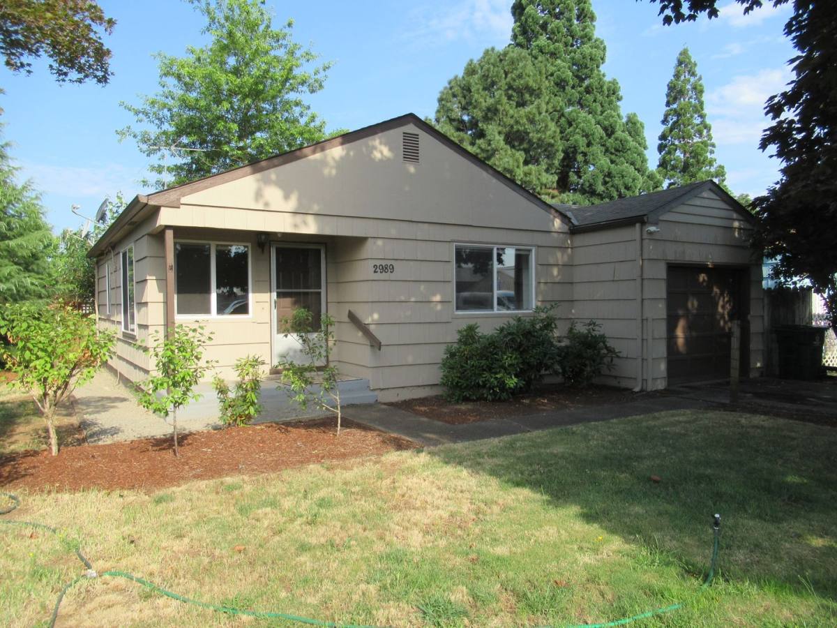 House for rent at 2989 Pringle Rd SE, Salem, OR 97302