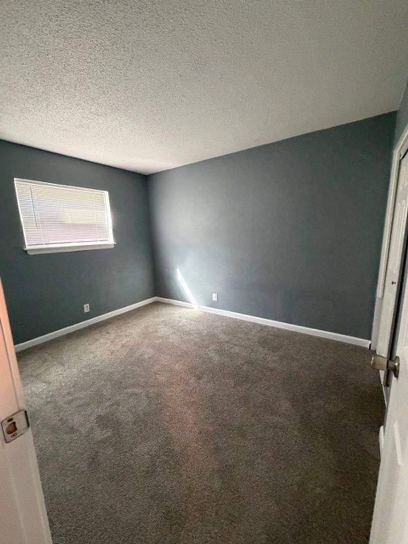 Apartment for rent at 2739 W 72nd St, Davenport, IA 52806