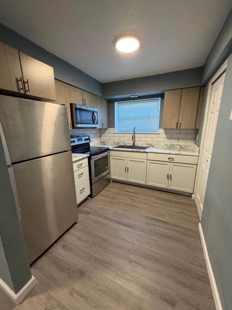 Apartment for rent at 2739 W 72nd St, Davenport, IA 52806