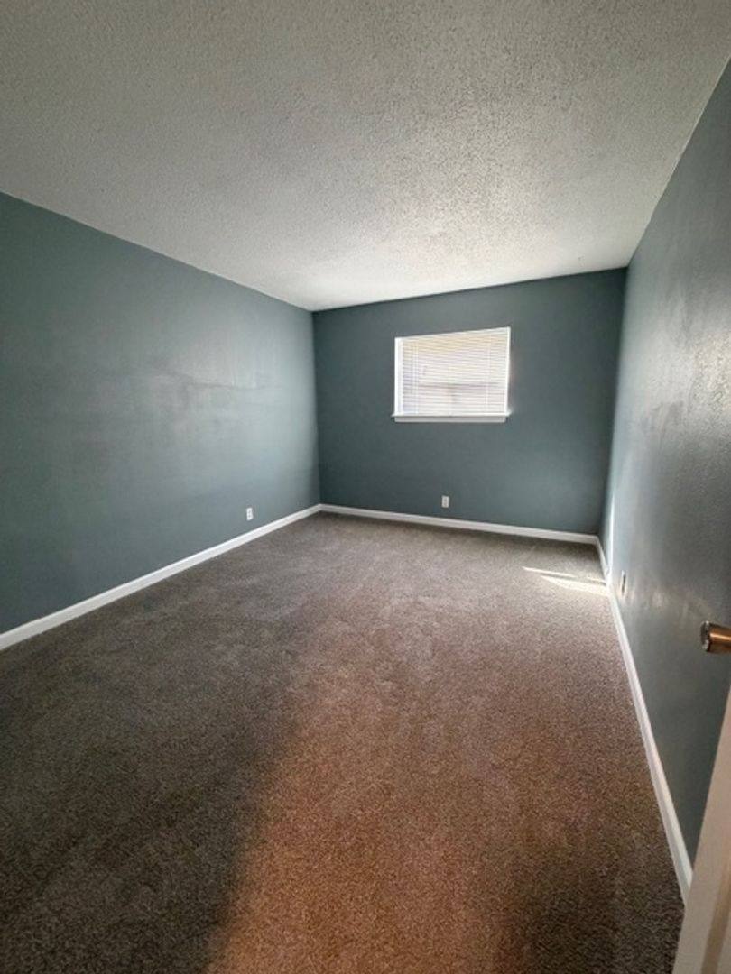 Apartment for rent at 2739 W 72nd St, Davenport, IA 52806