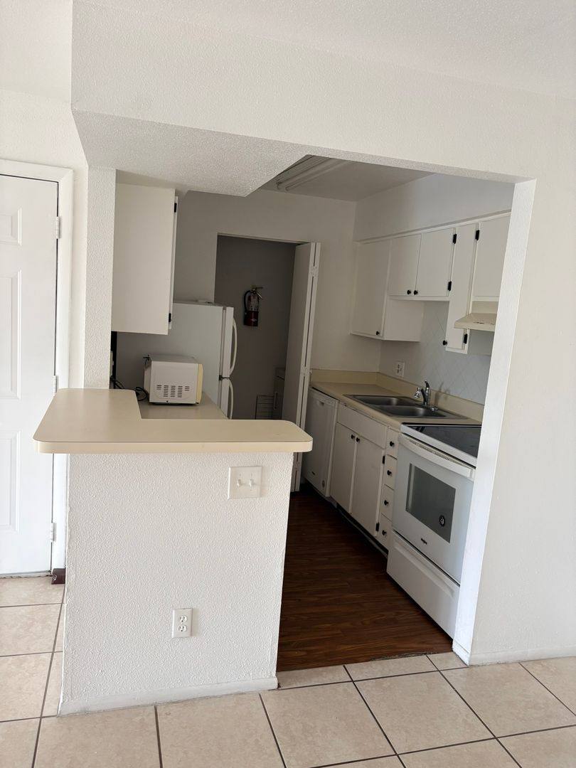 Condo for rent at 2855 Winkler Ave, Fort Myers, FL 33916