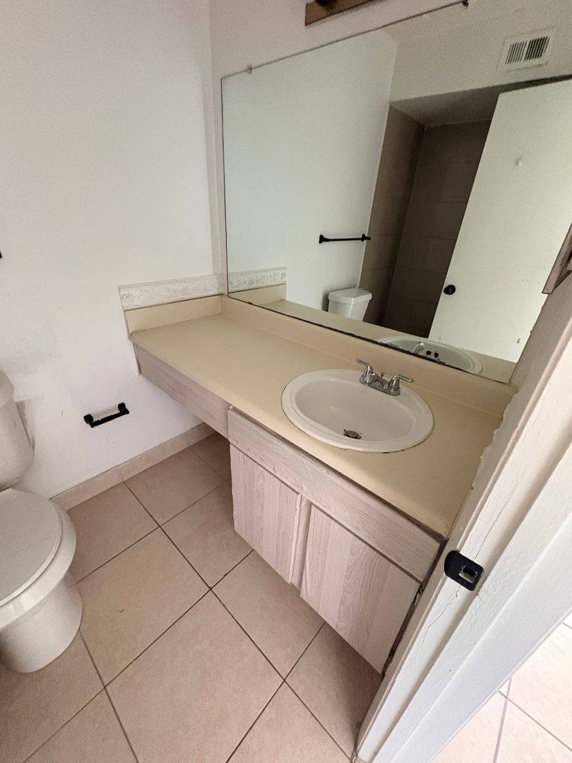 Condo for rent at 2855 Winkler Ave, Fort Myers, FL 33916