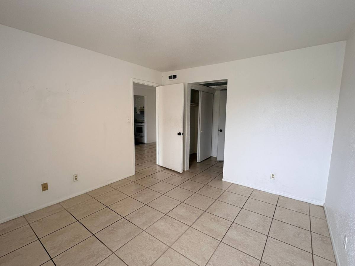 Condo for rent at 2855 Winkler Ave, Fort Myers, FL 33916