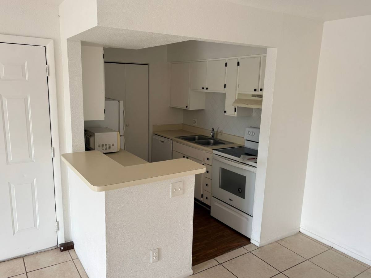 Condo for rent at 2855 Winkler Ave, Fort Myers, FL 33916