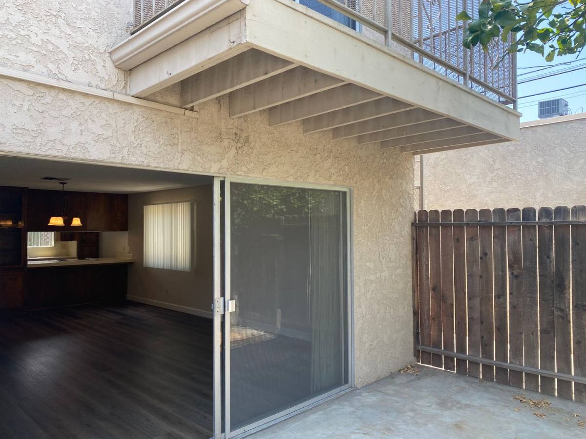 Townhouse for rent at 723 E Orange Grove Ave, Burbank, CA 91501