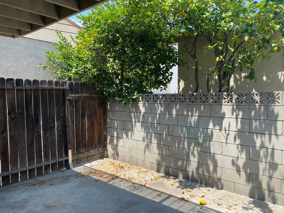 Townhouse for rent at 723 E Orange Grove Ave, Burbank, CA 91501