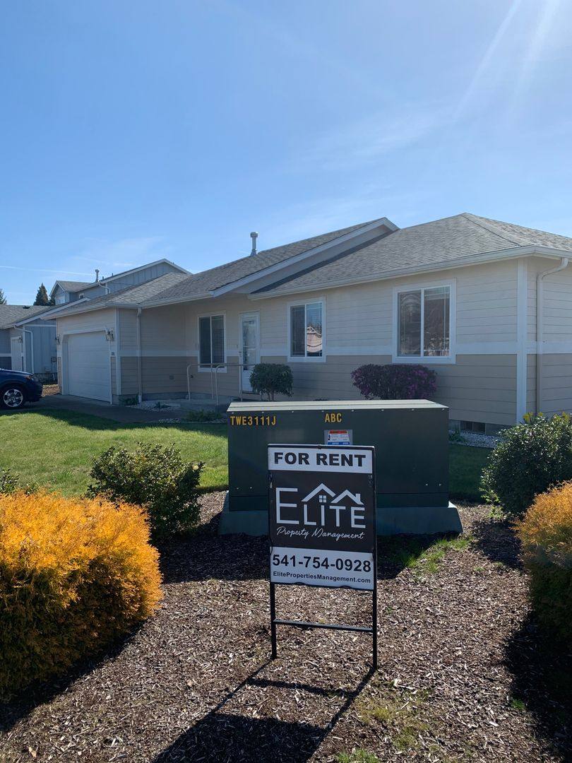 House for rent at 1096 Fuji Lane, Lebanon, OR 97355