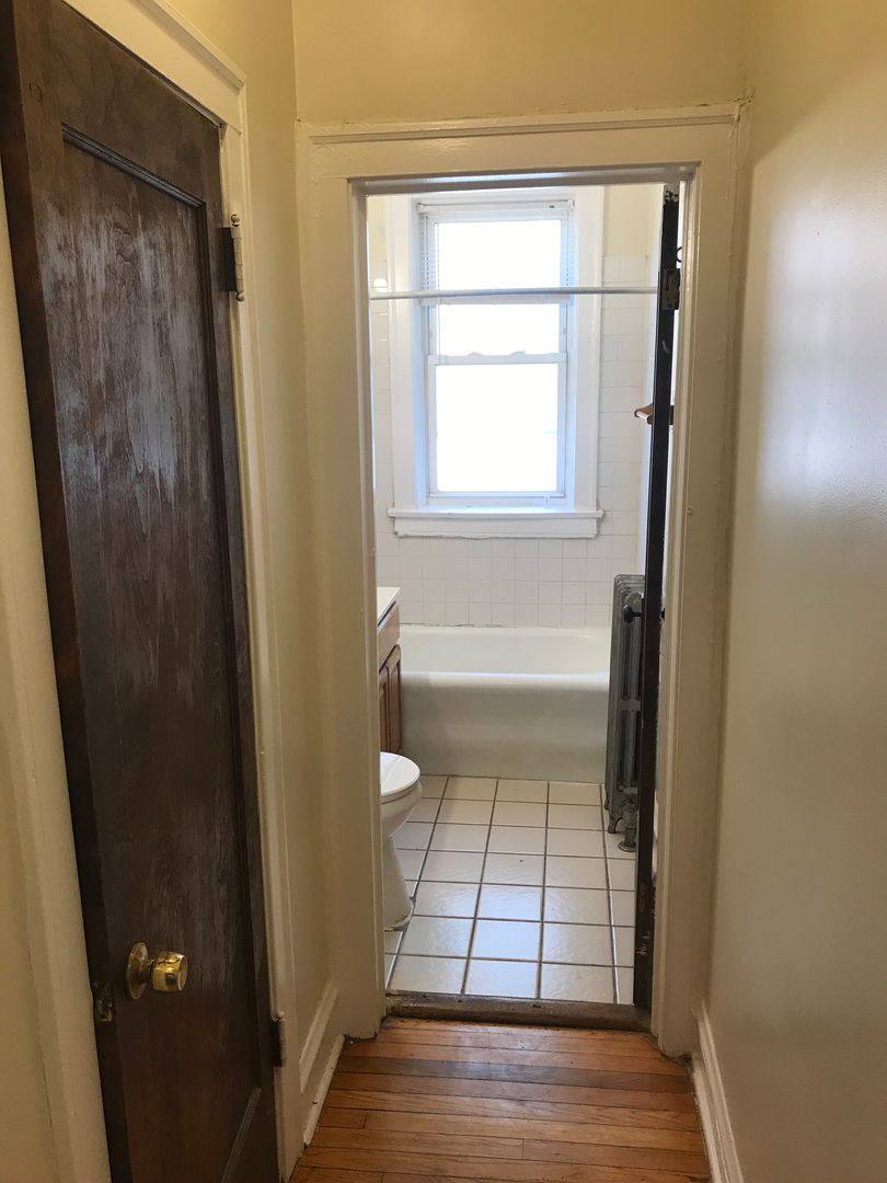 Apartment for rent at 450-460 E 75th St, Chicago, IL 60619