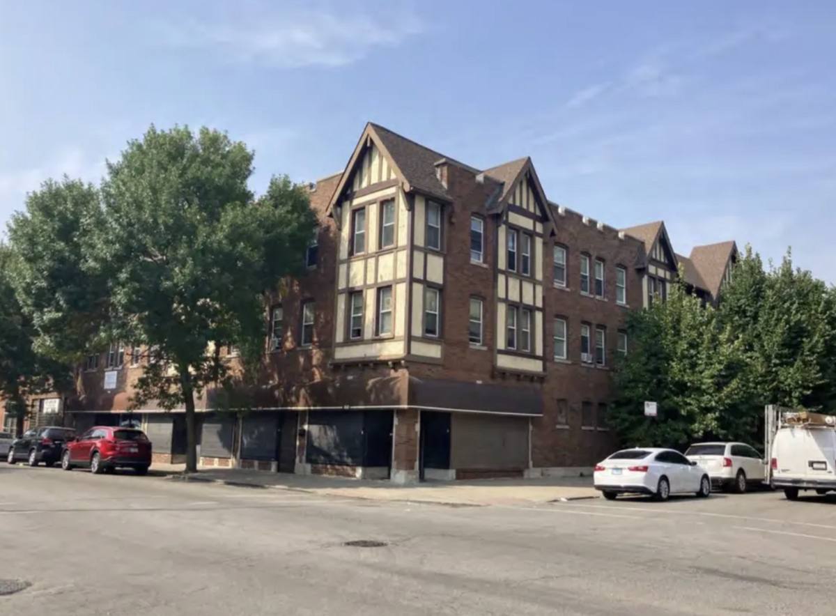Apartment for rent at 450-460 E 75th St, Chicago, IL 60619