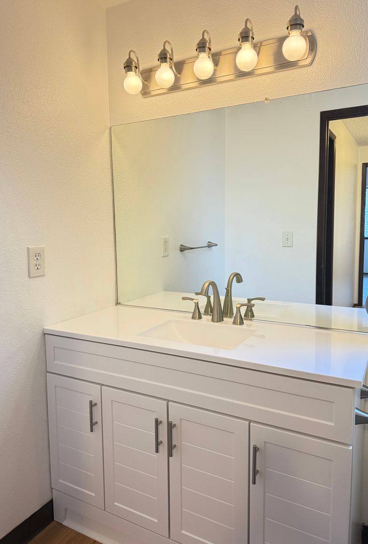 Townhouse for rent at 12334 SW Sussex St, Beaverton, OR 97008