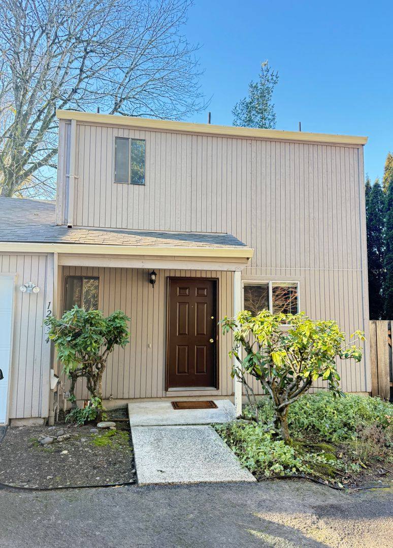 Townhouse for rent at 12334 SW Sussex St, Beaverton, OR 97008