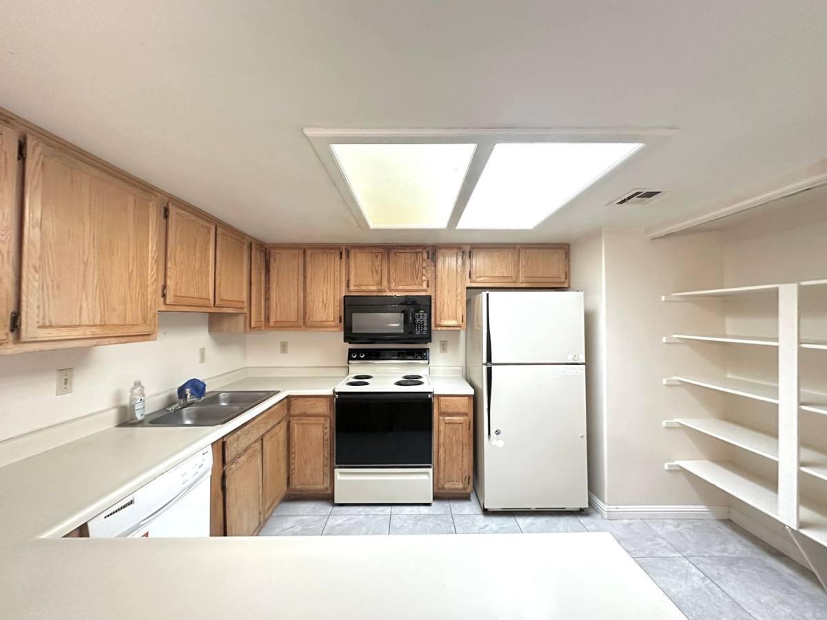 Apartment for rent at 9070 Spring Mountain Rd, Las Vegas, NV 89117