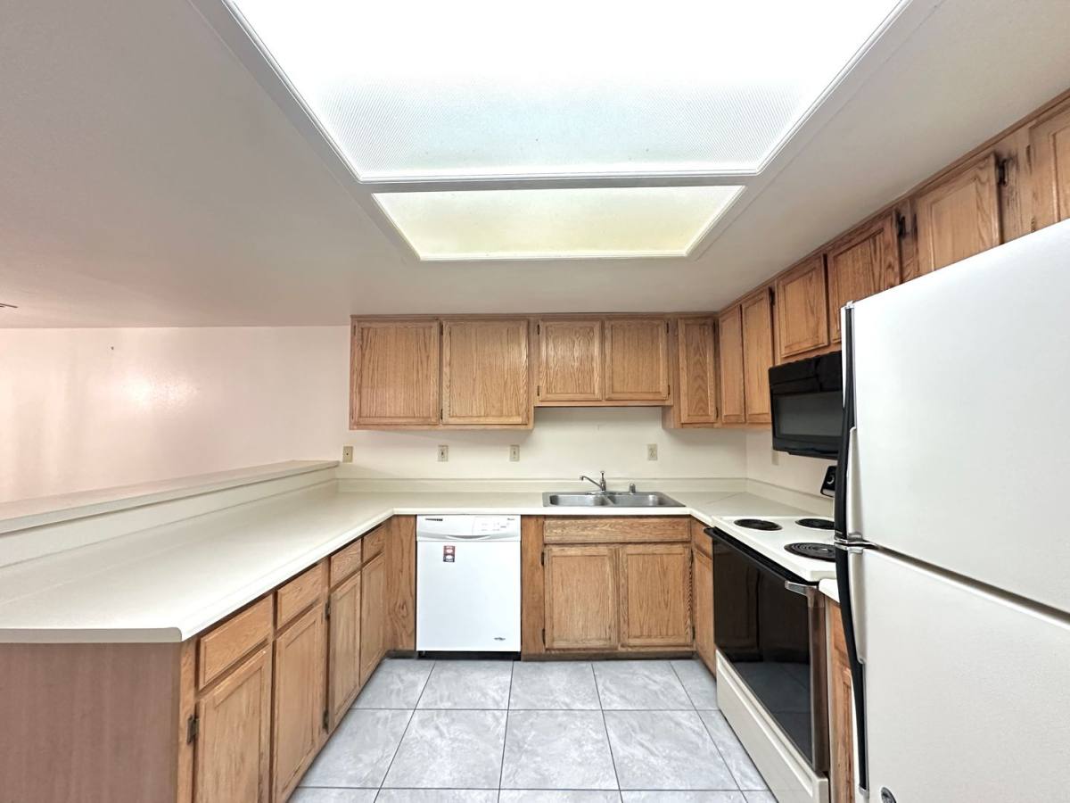 Apartment for rent at 9070 Spring Mountain Rd, Las Vegas, NV 89117