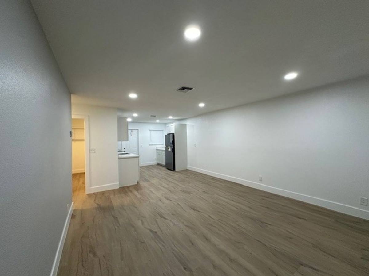 Apartment for rent at 102-108 NW 1st St, Hallandale, FL 33009