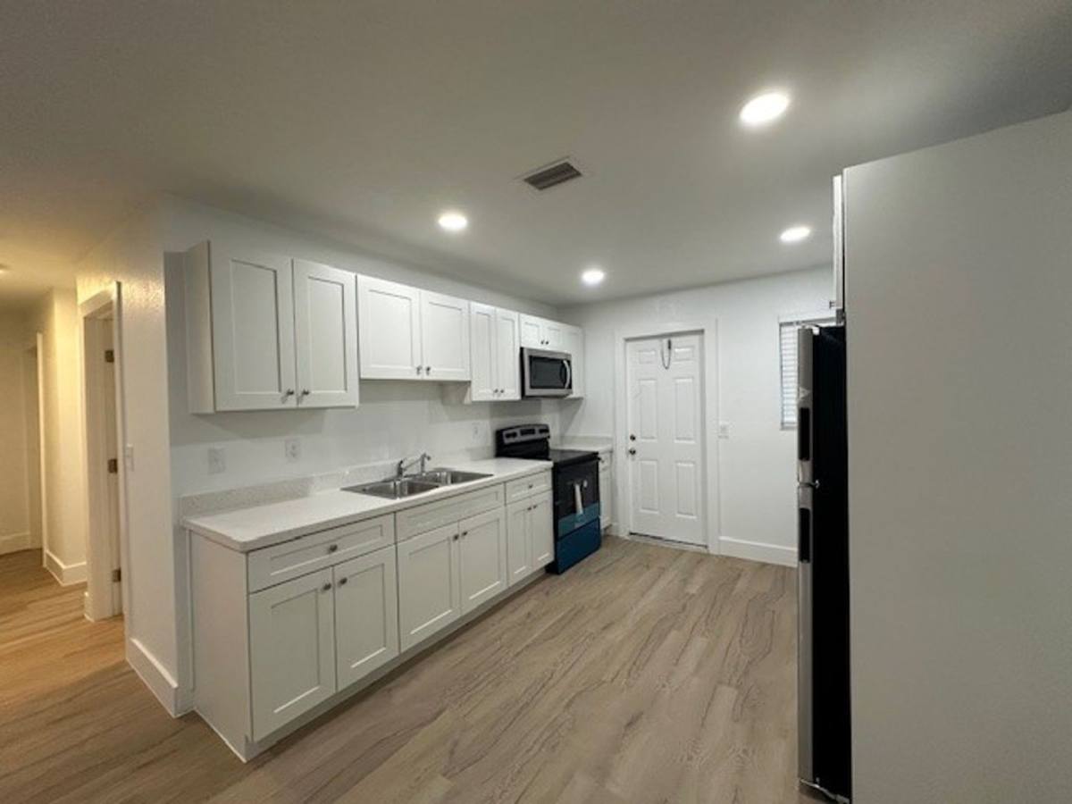 Apartment for rent at 102-108 NW 1st St, Hallandale, FL 33009