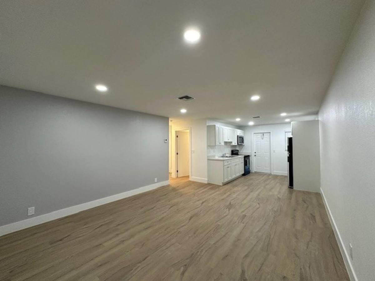 Apartment for rent at 102-108 NW 1st St, Hallandale, FL 33009