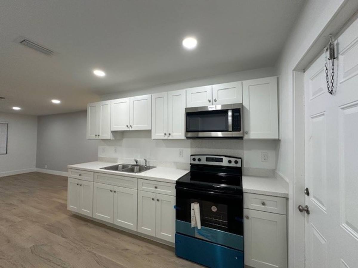 Apartment for rent at 102-108 NW 1st St, Hallandale, FL 33009