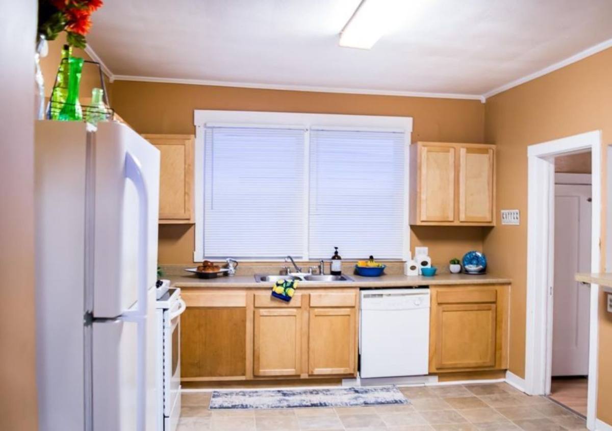 House for rent at 323 S McKinley Ave, Muncie, IN 47303