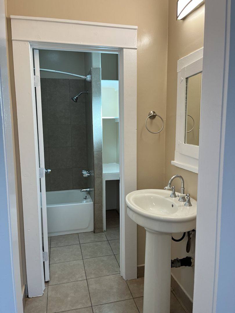 Apartment for rent at 1846 Olive Ave, Long Beach, CA 90806