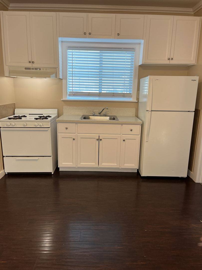 Apartment for rent at 1846 Olive Ave, Long Beach, CA 90806