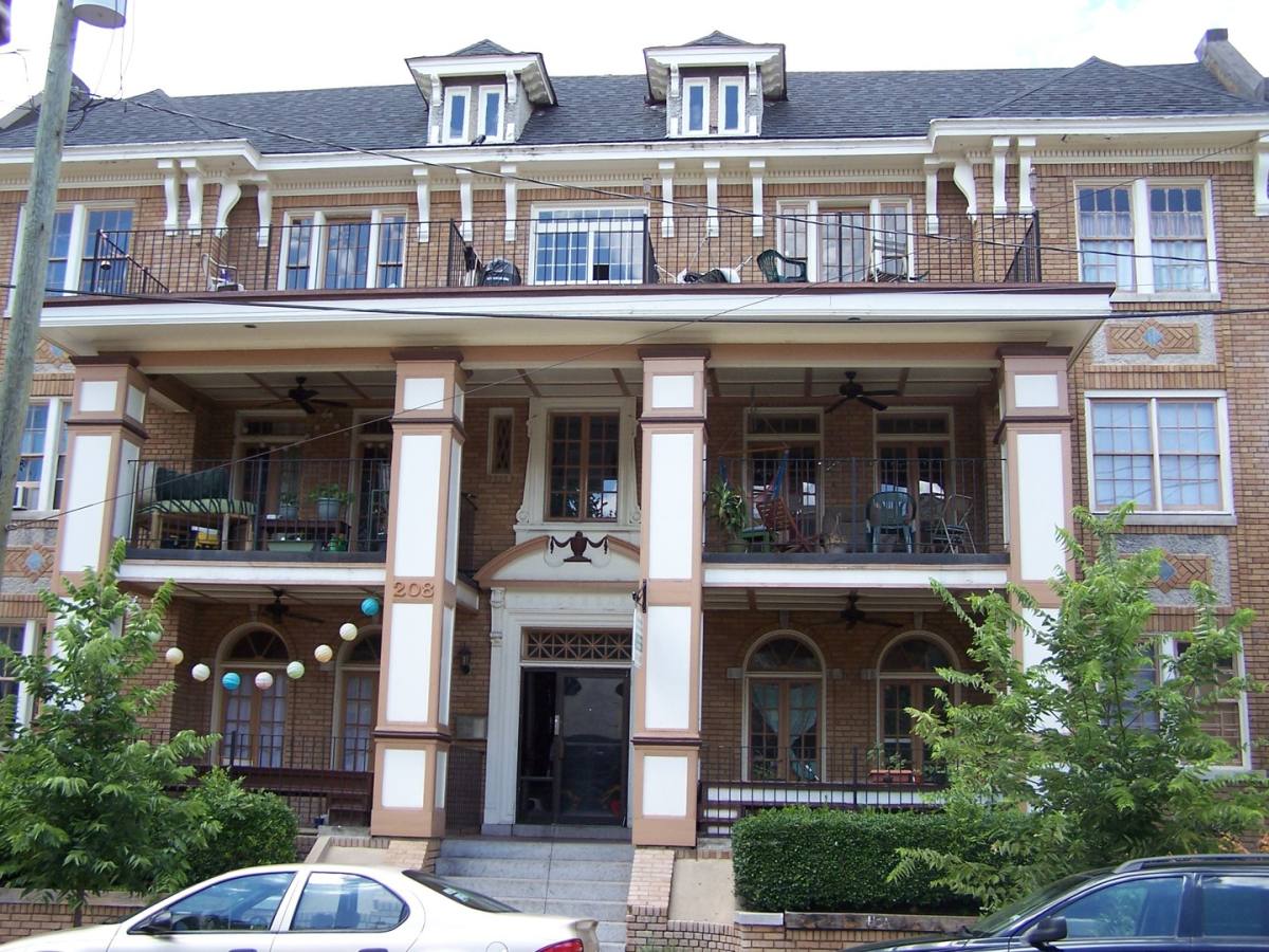 Apartment for rent at 208 N Lombardy St, Richmond, VA 23220