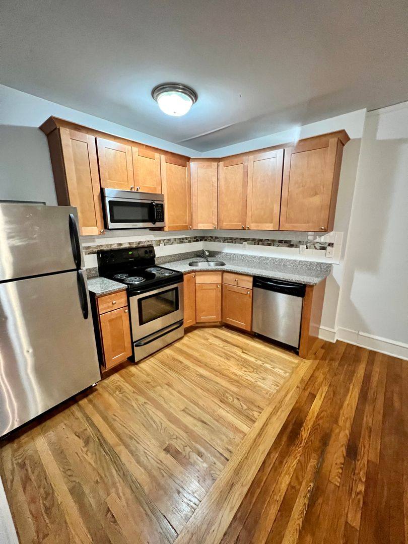 Apartment for rent at 1106 W Franklin St, Richmond, VA 23220