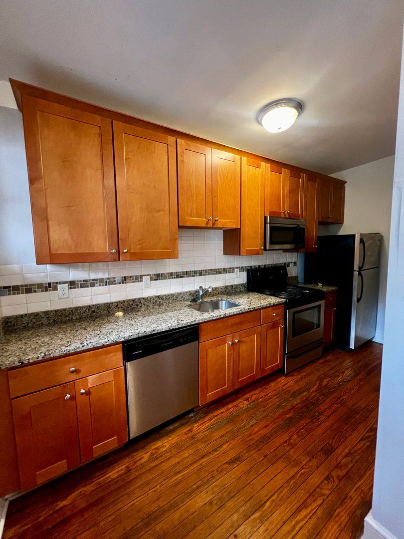 Apartment for rent at 1107 W Grace St, Richmond, VA 23220