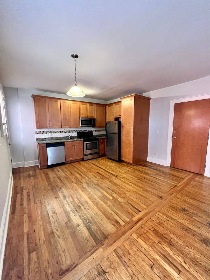 Apartment for rent at 1121 W Grace St, Richmond, VA 23220