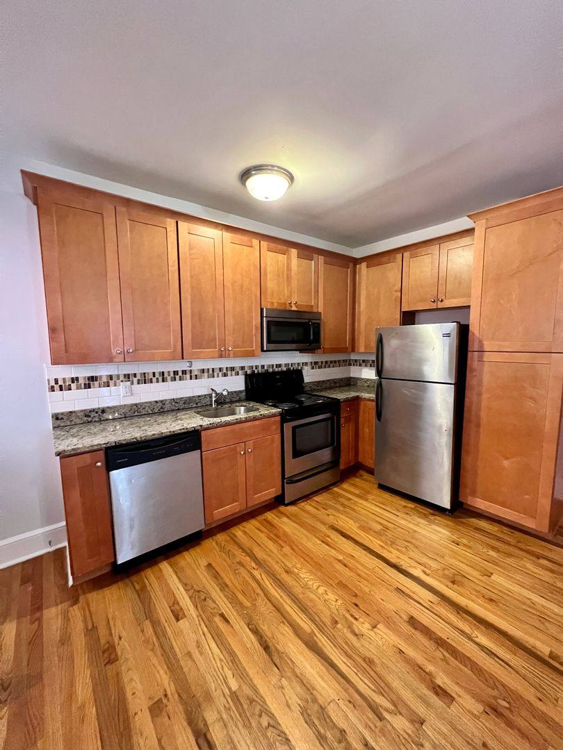 Apartment for rent at 1121 W Grace St, Richmond, VA 23220