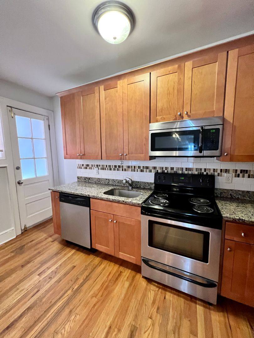 Apartment for rent at 1121 W Grace St, Richmond, VA 23220