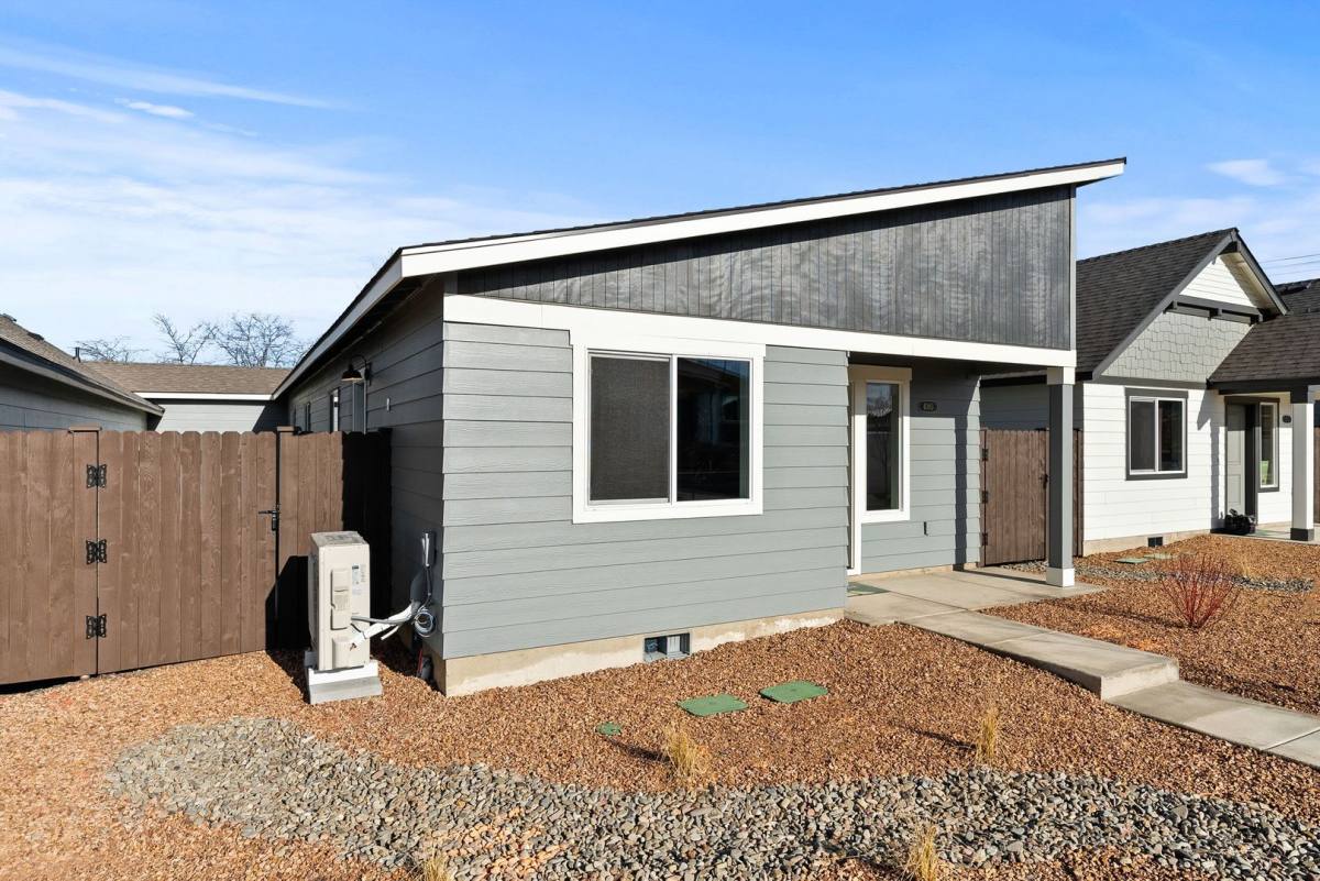 House for rent at 4083 SW Obsidian Place, Redmond, OR 97756