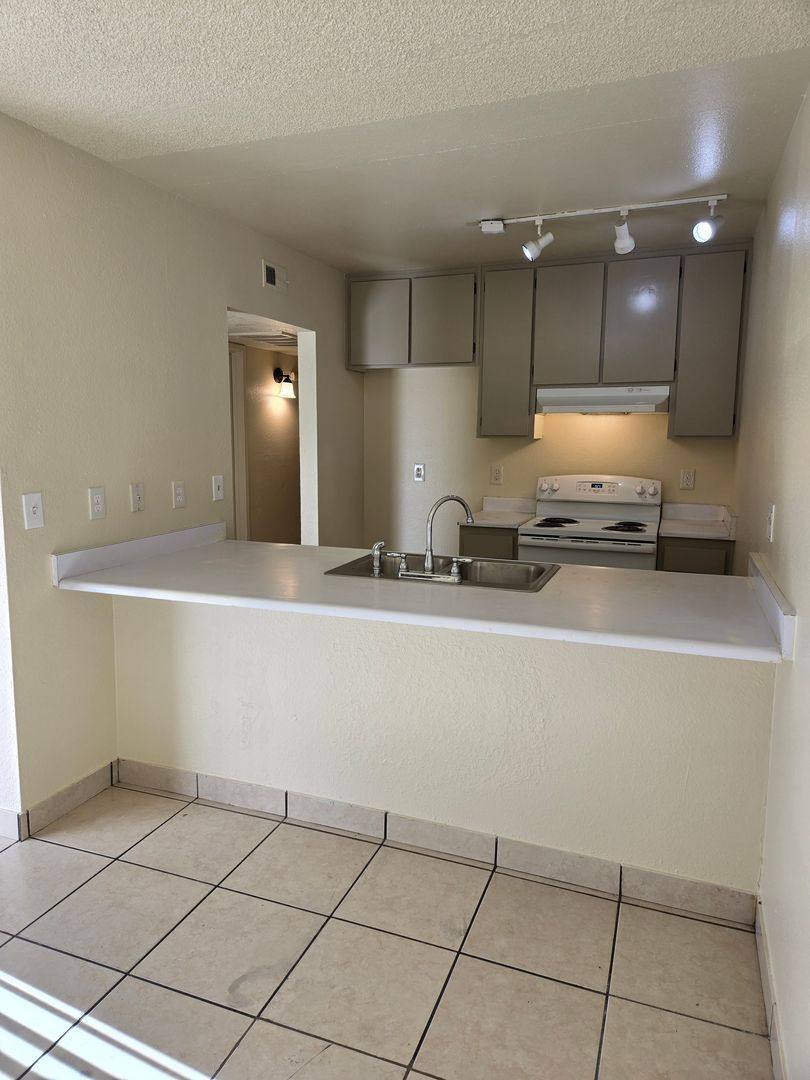 Townhouse for rent at 2714 Pyramid Ave, Ceres, CA 95307