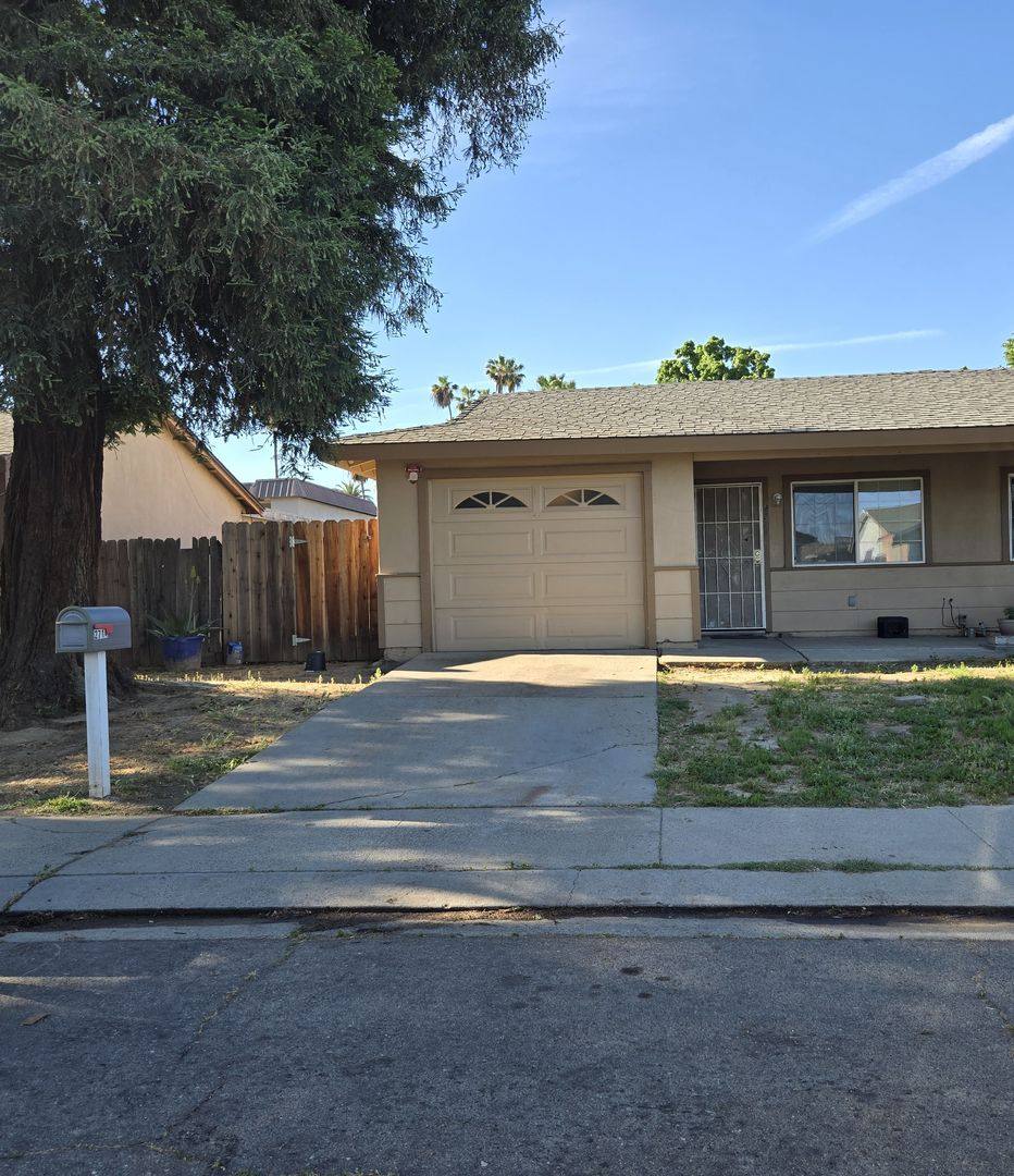 Townhouse for rent at 2714 Pyramid Ave, Ceres, CA 95307