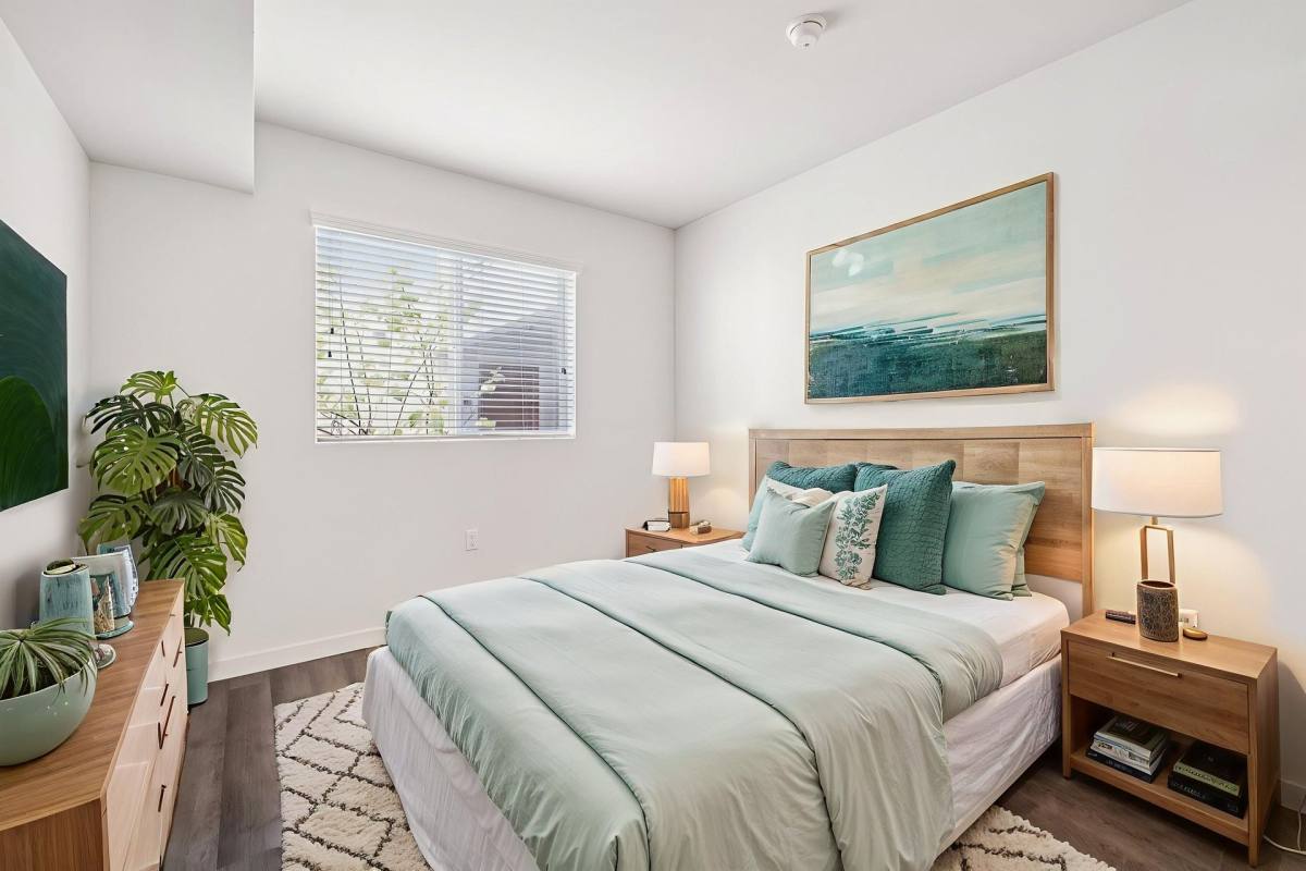 Apartment for rent at 10555 Bloomfield St, North Hollywood, CA 91602