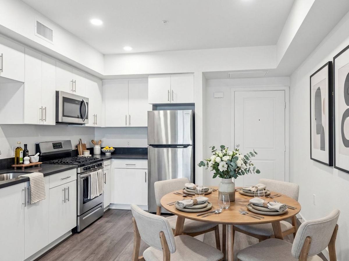 Apartment for rent at 10555 Bloomfield St, North Hollywood, CA 91602