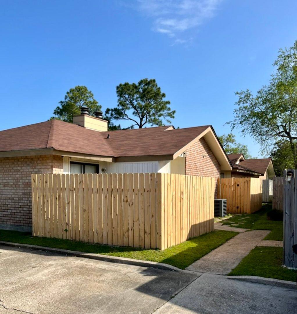 Apartment for rent at 8010 Pennth Ave, Baton Rouge, LA 70809