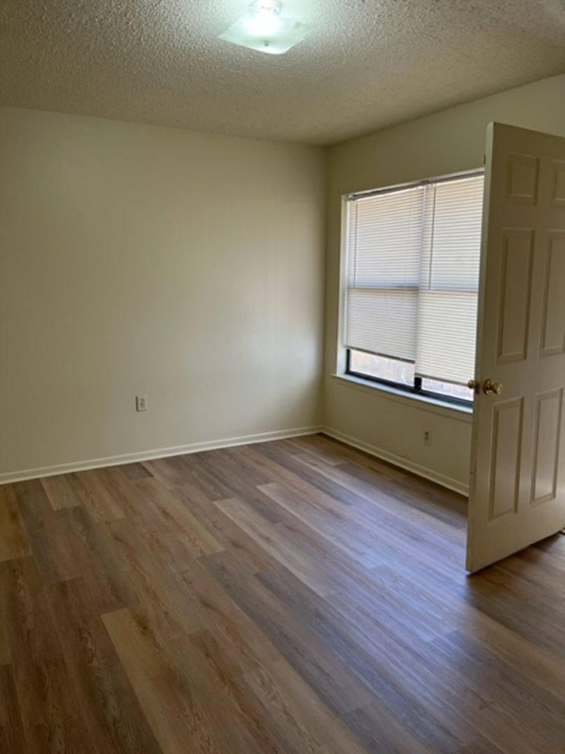 Apartment for rent at 8010 Pennth Ave, Baton Rouge, LA 70809