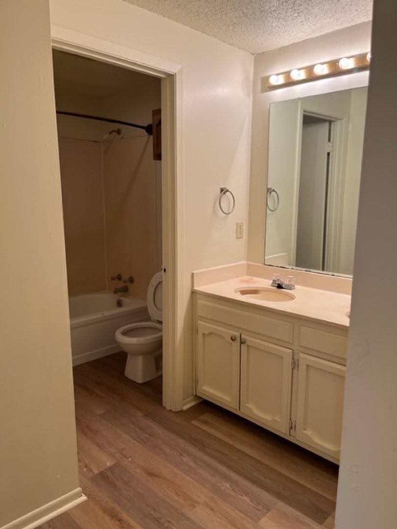 Apartment for rent at 8010 Pennth Ave, Baton Rouge, LA 70809