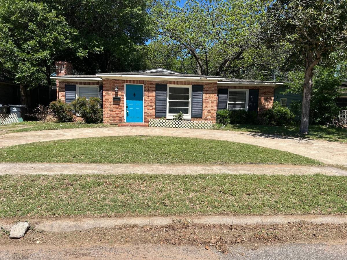 House for rent at 1117 W Tucker Blvd, Arlington, TX 76013