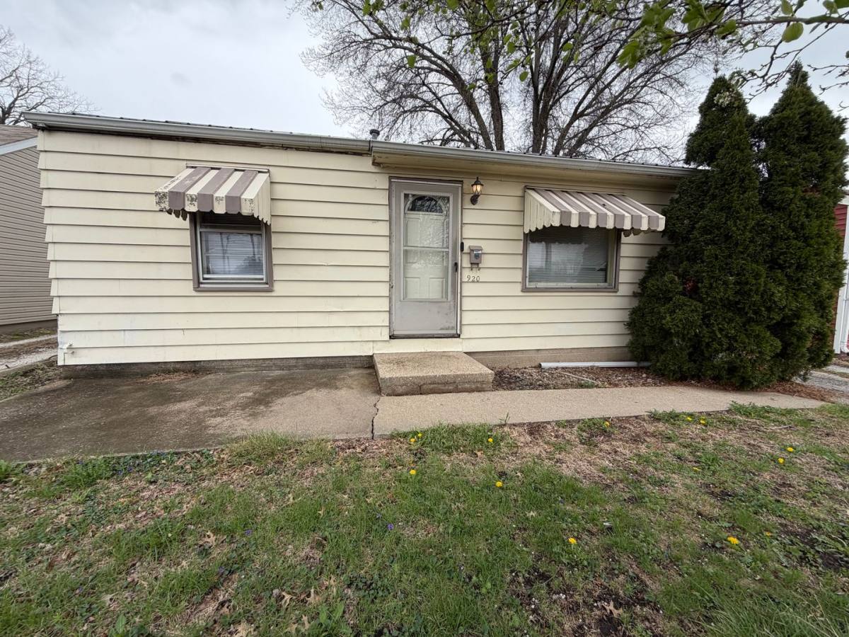 House for rent at 920 N 19th St, Springfield, IL 62702