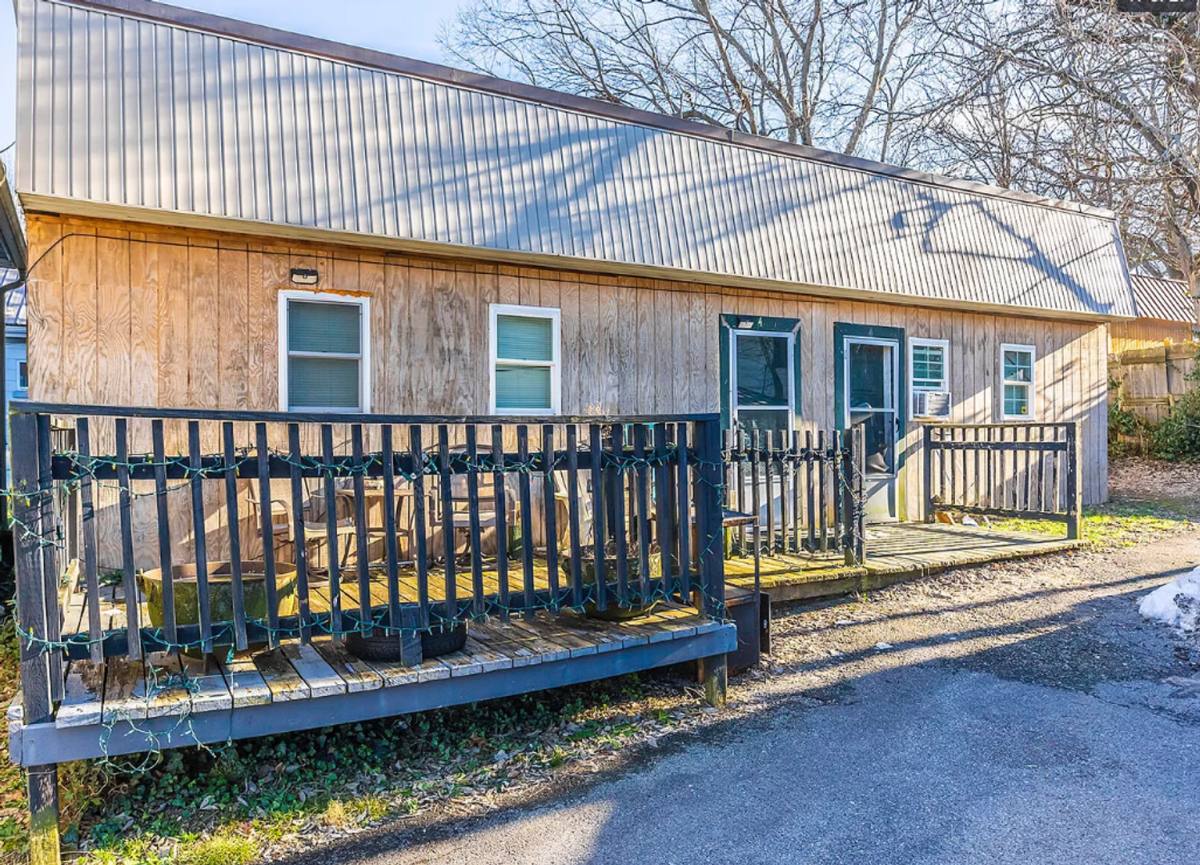 Apartment for rent at 1028 W Lexington Ave, Winchester, KY 40391