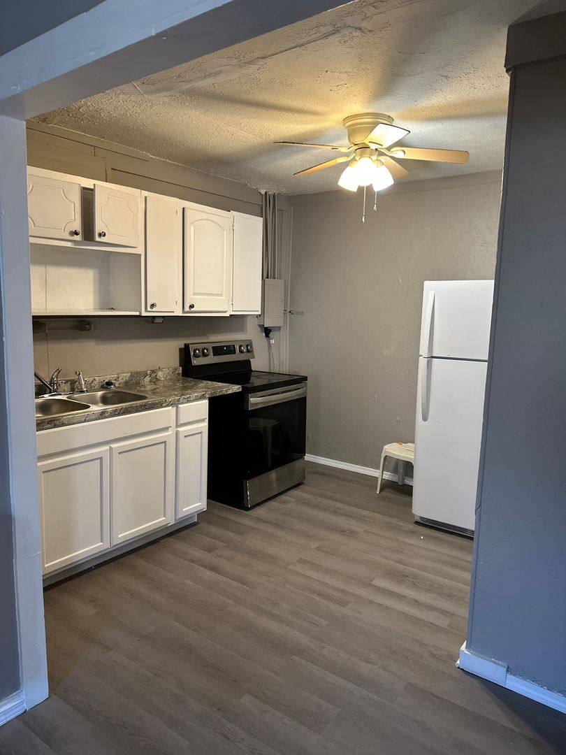 Apartment for rent at 1028 W Lexington Ave, Winchester, KY 40391