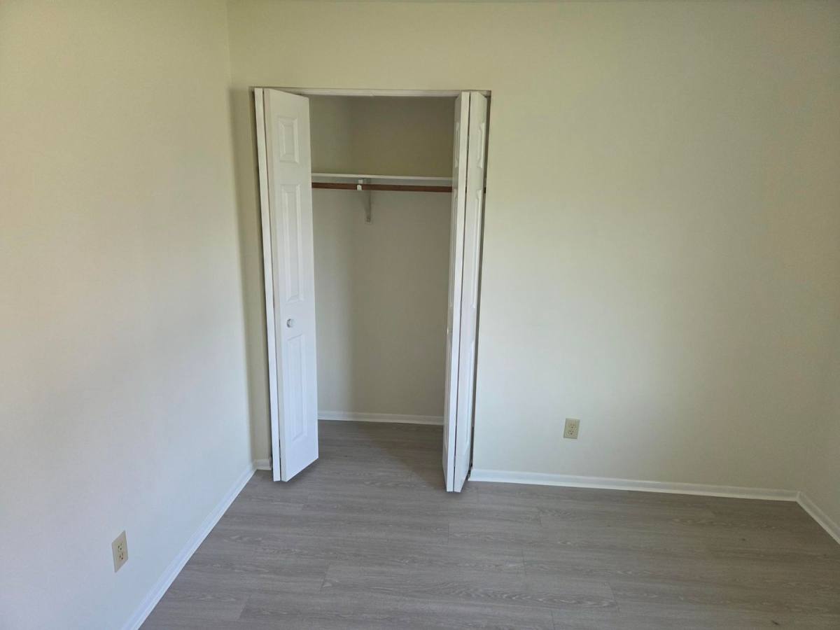 Apartment for rent at 1393 Meadowcreek Dr, Pewaukee, WI 53072